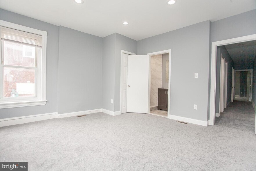 Building Photo - 5229 Ridge Ave