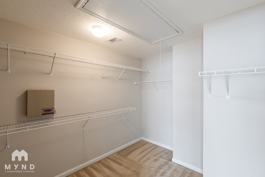 Building Photo - 432 The Gables Dr