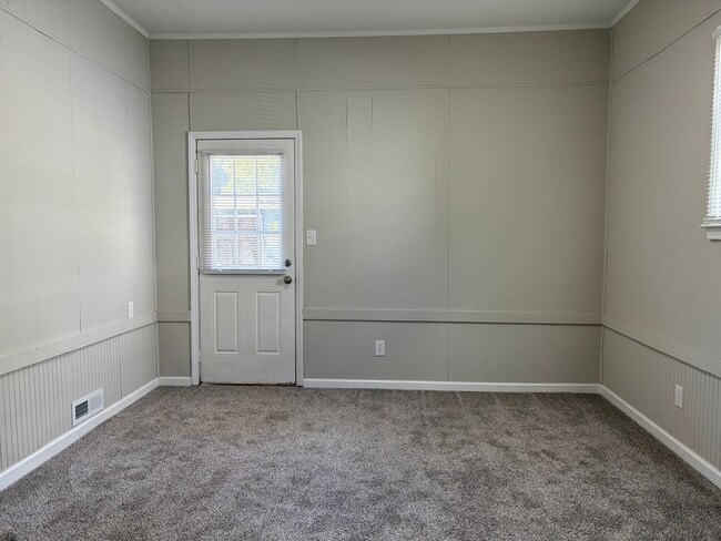 Building Photo - 3 Bedroom, 1.5 Bathroom in Mayodan!