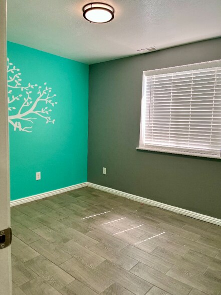 Building Photo - 742 150 S