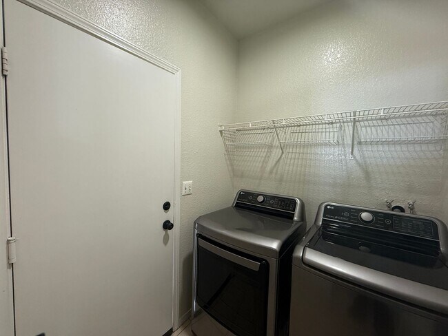 Building Photo - 2751 Garnet Ln