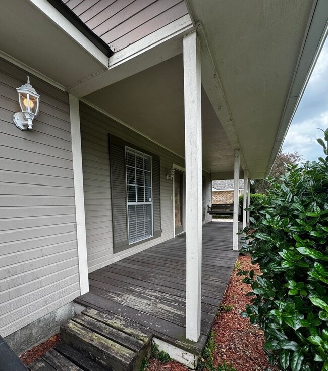 Building Photo - 1729 Tallwood Dr