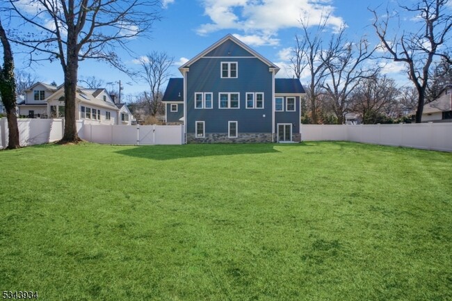 Building Photo - 64 Meyersville Rd