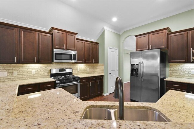 Building Photo - 15606 Kensington Bluff