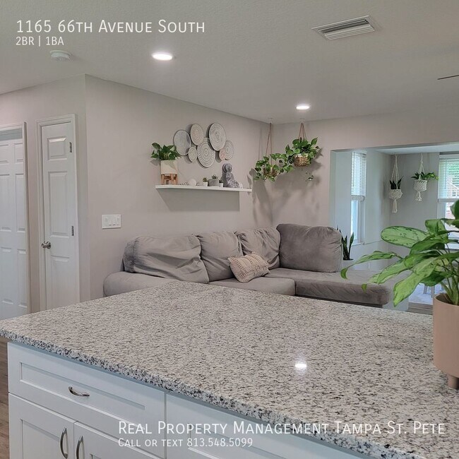 Building Photo - OUTSTANDING ST PETERSBURG POOL HOME AVAILA...