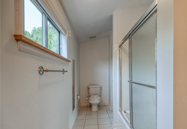 Building Photo - Fox Chapel Luxury Townhome, 4 Bedrooms, 3.5 Bathrooms, 3 Care Garage, Finished Basement.