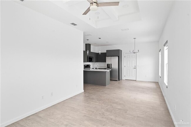 Building Photo - 13 Notre Dame Ave