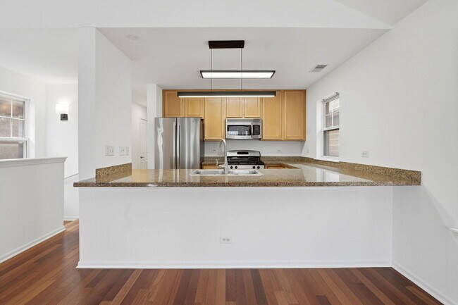 Building Photo - 1156 N Howe St