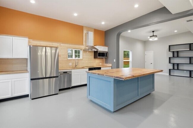 Building Photo - 17621 Stacey Ln
