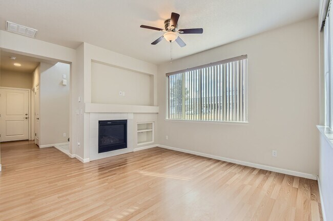 Building Photo - 9090 E Phillips Ln