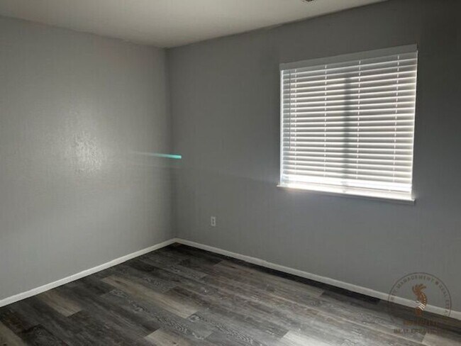 Building Photo - 464-32 1/8 32 1/8 Rd