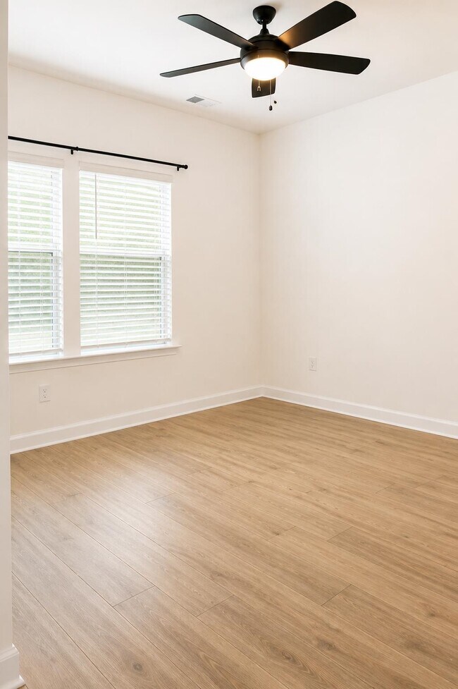 Building Photo - 6265 Zoe Wy