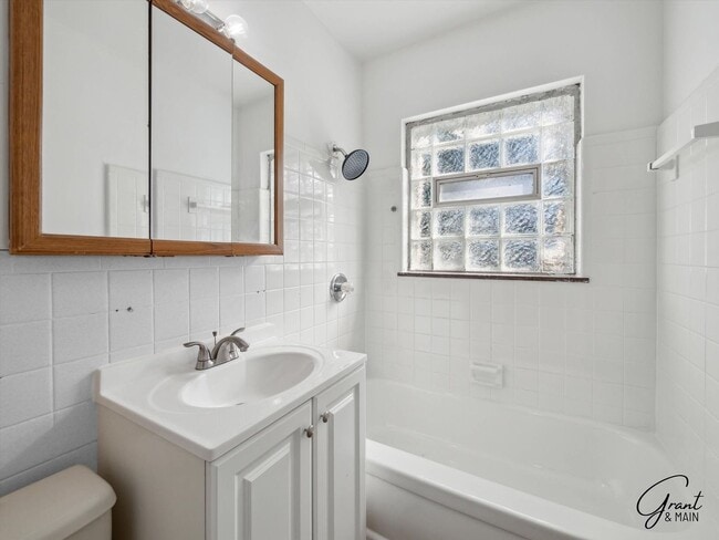 Building Photo - $1300 3 bedroom bungalow