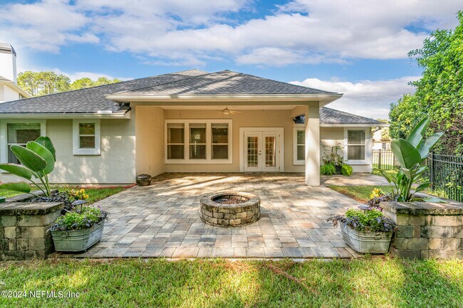 Building Photo - 1892 Vista Lakes Dr