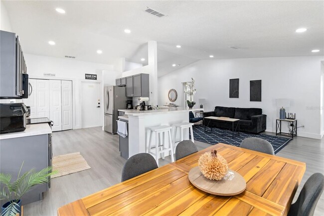 Building Photo - 7803 Laurel Oak Ln