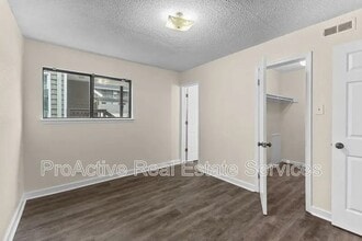 Building Photo - 483 W Ocean View Ave