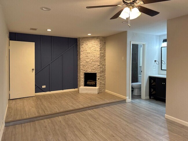 Building Photo - 4 Bedroom / 2 Bath / 2 Car Garage