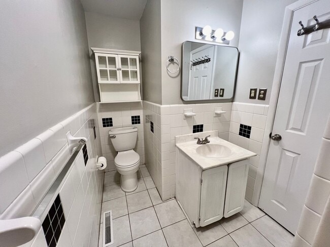 Building Photo - 3-Bedroom Home In Laurel Manor - Fenced Ba...