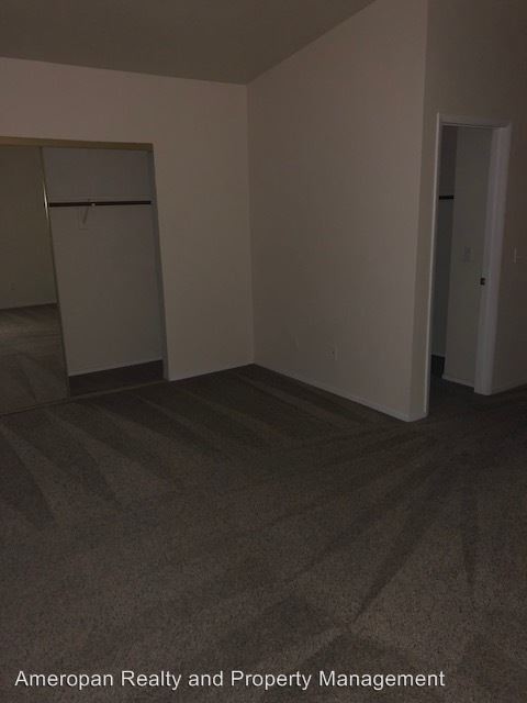 Building Photo - 2125 Saint Paul Way