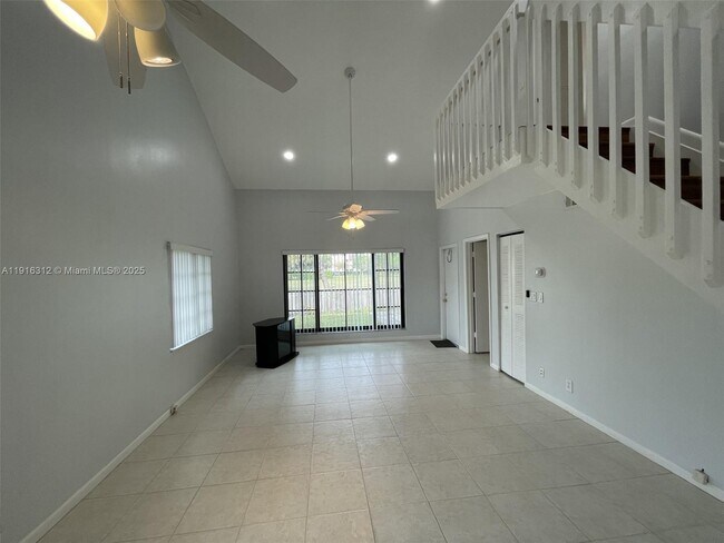 Building Photo - 2652 Riverside Dr