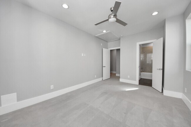 Building Photo - 3204 Sherman St