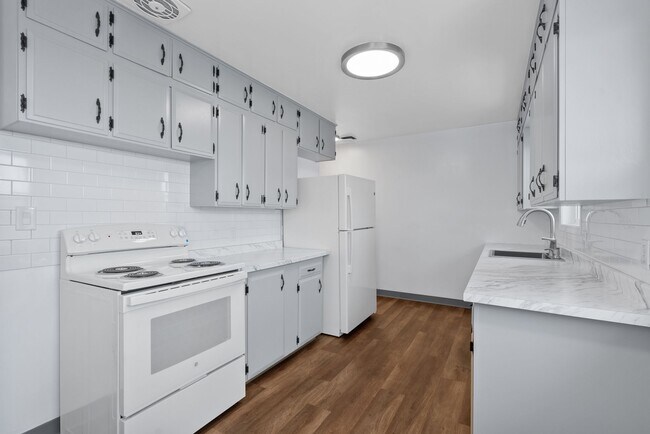 Building Photo - 109 W 3rd St