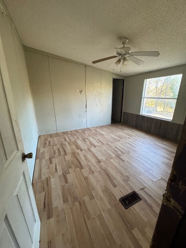 Building Photo - 3 BR 2 Bath 2,240 sq ft doublewide mobile ...