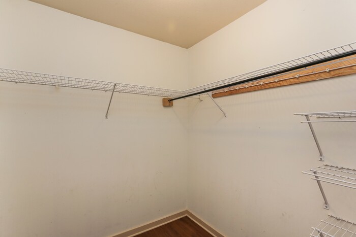 Building Photo - 1012 Red Oak Dr
