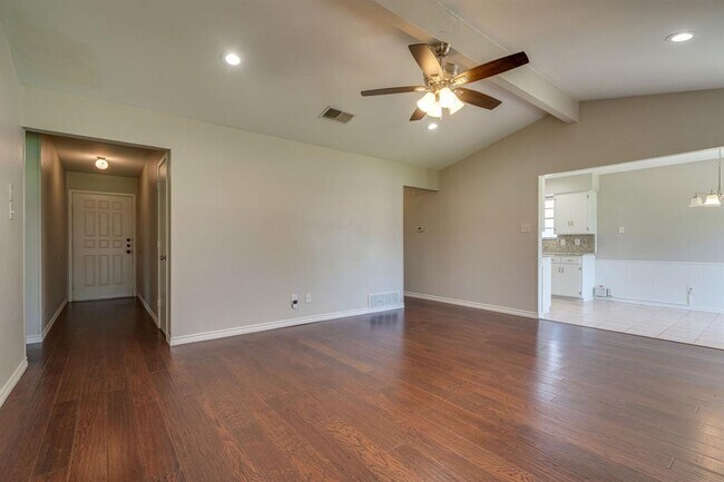 Building Photo - 2500 Quail Ridge Dr