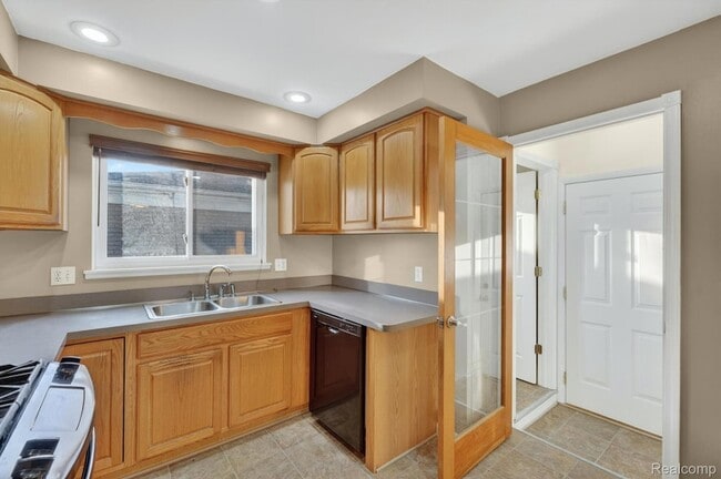 Building Photo - 11223 Hemlock Dr