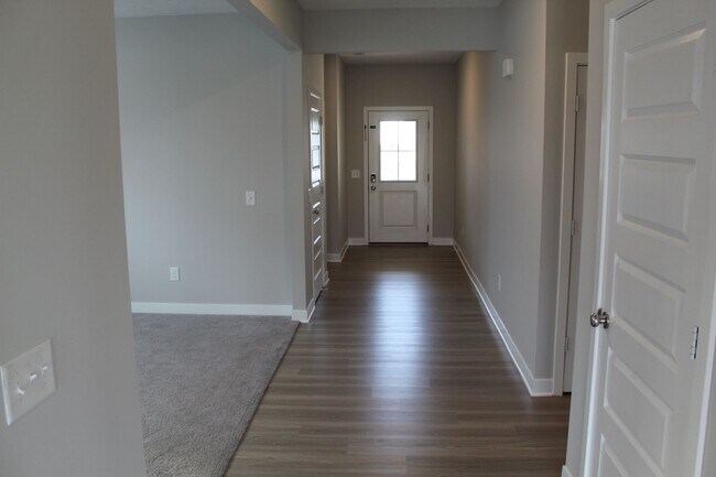 Building Photo - Spacious 5 BR Home in Avon Schools!
