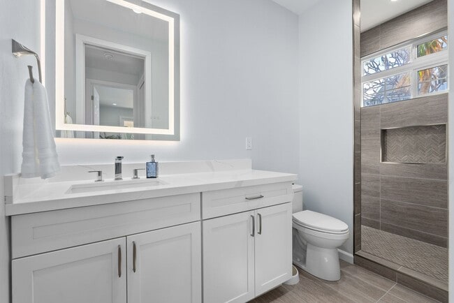 Building Photo - Furnished Luxury Ocean Front Estate in Waianae with Old Hawaii rural setting- 3/5 Luxury, 2 story...