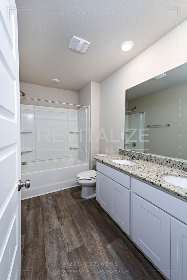 Building Photo - Stunning 2-Story 4 BD 2.5 BA House in Span...