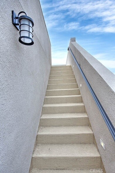 Building Photo - 6 Crown Point Dr