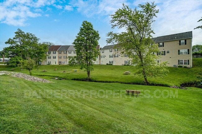 Building Photo - 1115 N Byrne Rd