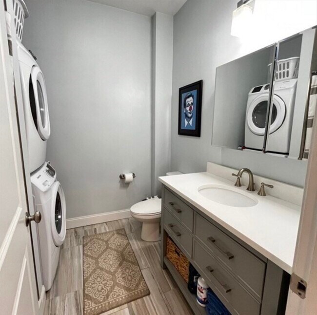 Building Photo - 236-238 E St