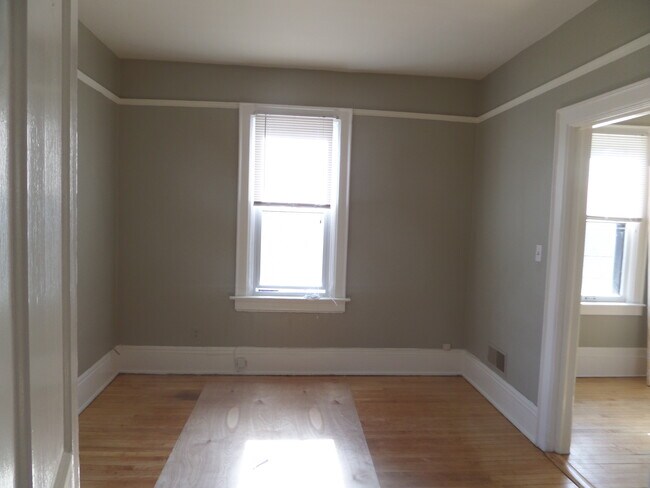 Building Photo - 919 E Clarke St