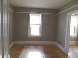 Building Photo - 919 E Clarke St