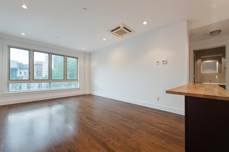 Building Photo - 143 Skillman Ave