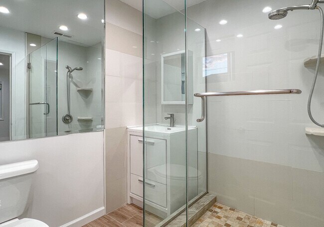 Building Photo - 345 N Florence St