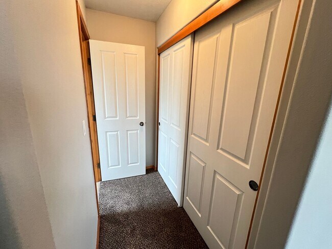 Building Photo - 747-747 SE Tampa St