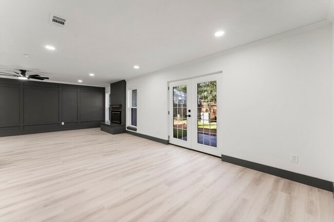 Building Photo - 26 E Woodtimber Ct