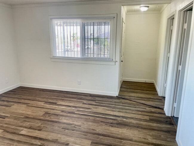 Building Photo - 397 N 15th St