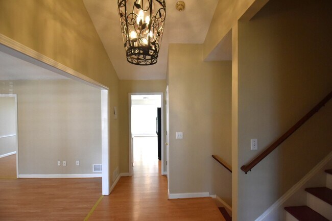 Building Photo - 2106 Glenellen Dr NW