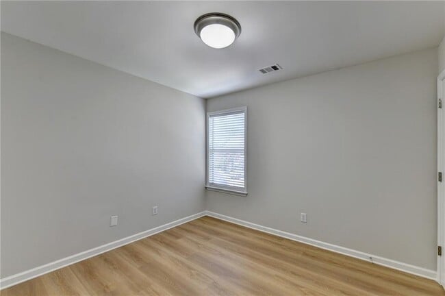 Building Photo - 340 Waddington Trail