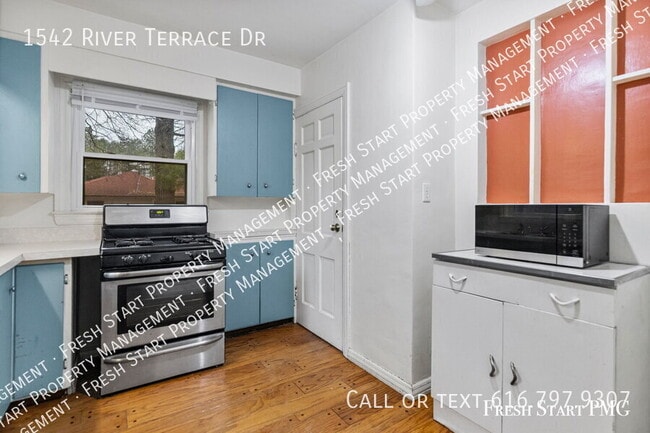 Building Photo - 1542 River Terrace