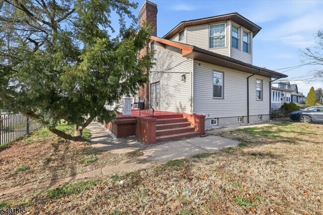 Building Photo - 274 Crawford Terrace