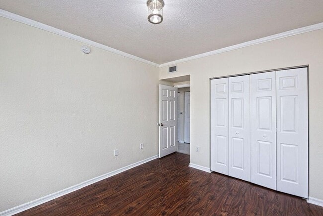 Building Photo - 2400 Centergate Dr