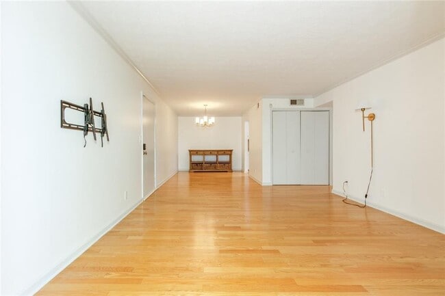 Building Photo - 3005 Seven Pines Ln