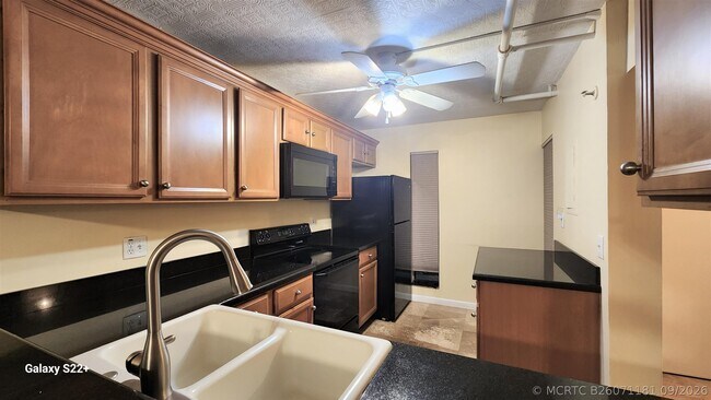 Building Photo - 17 Royal Palm Way